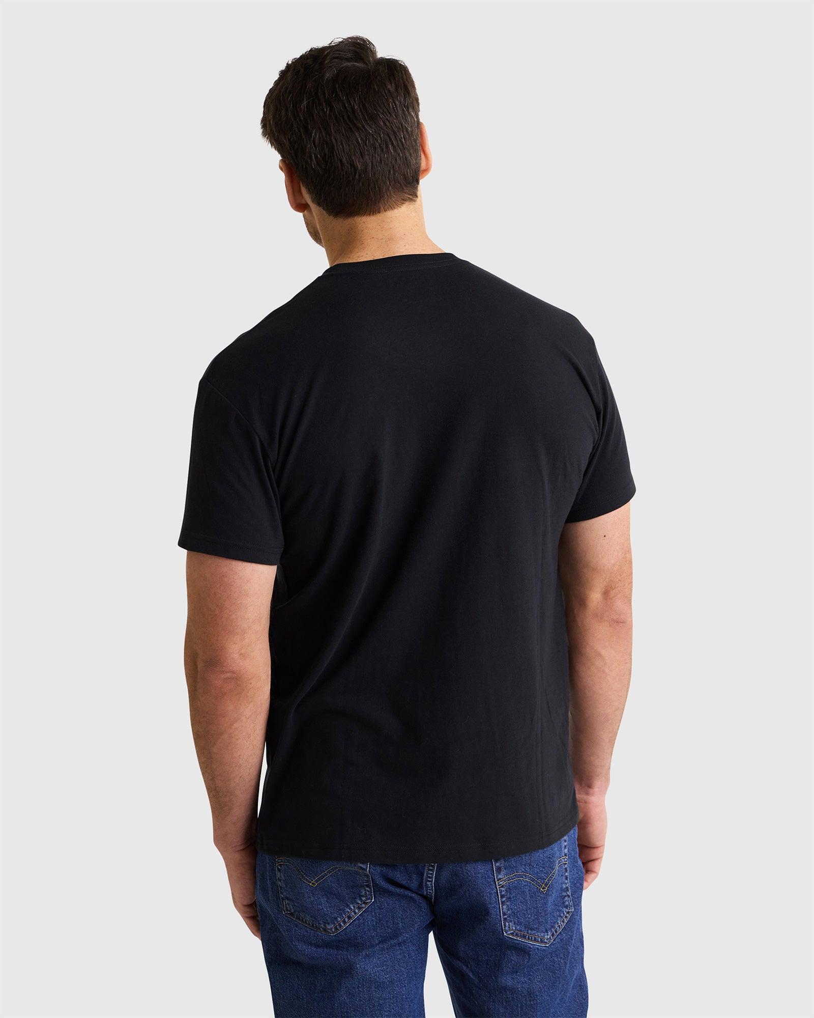 black crew neck t shirt