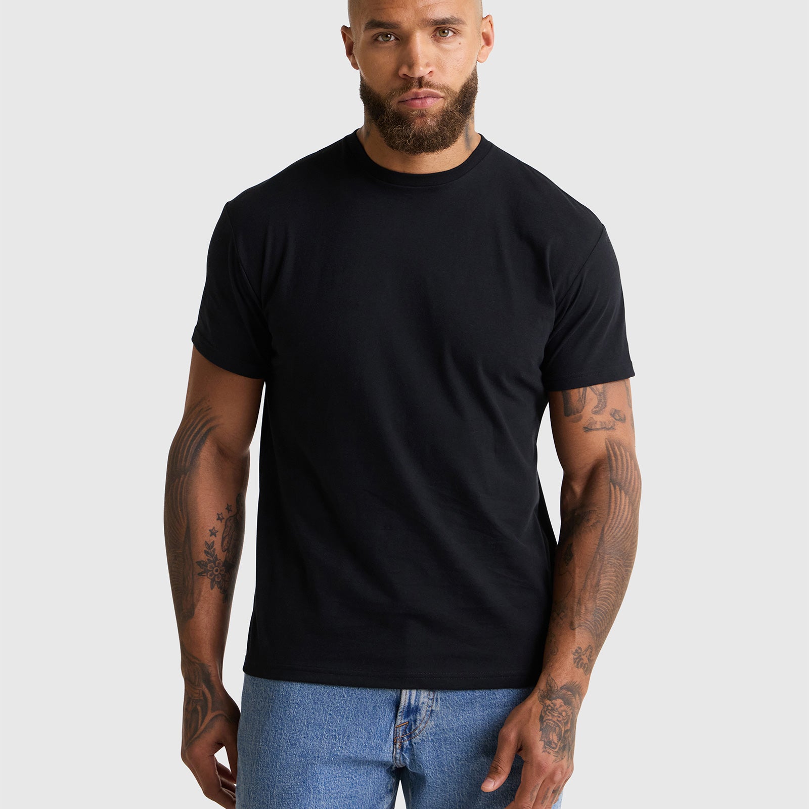 black crew neck t shirt