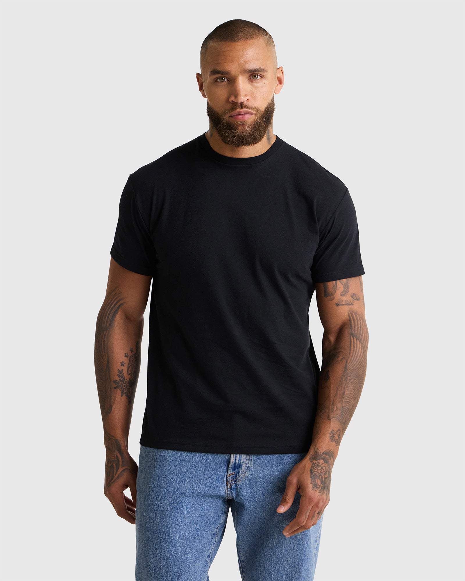 black crew neck t shirt